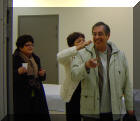 Arrive d'Alain Boulineau : Agns lui remonte... le col ! (moi elle me remonte toujours les bretelles, snif)